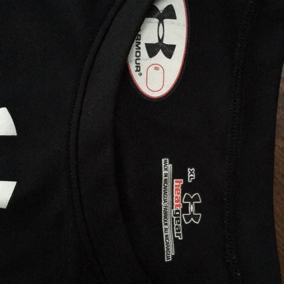 Under Armour Heatgear XL, black, shortsleeved. Polyester. - Picture 2 of 6